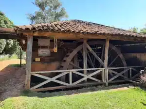 Fazenda Barra Grande roda agua e local de producao da cachaca Santo Grau