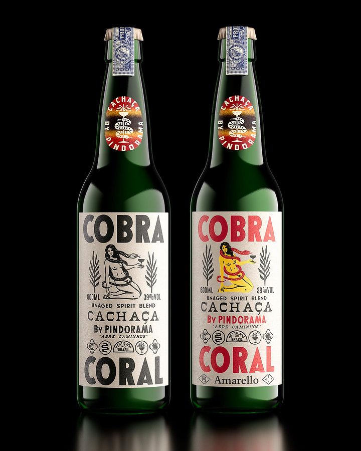 duas garrafas de cobra coral
