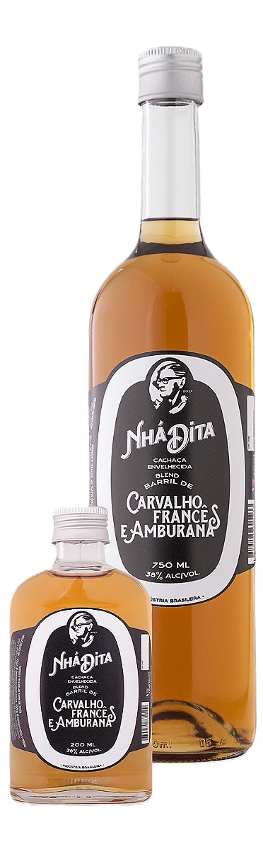 Garrafa da cachaça Nhá Dita Envelhecida Blend 750 ml